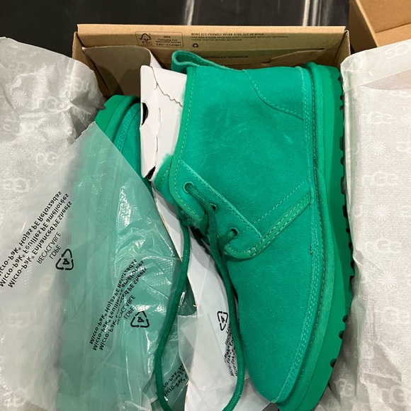NIB Ugg Neumel Chukka Boot in Green. - Picture 3 of 3